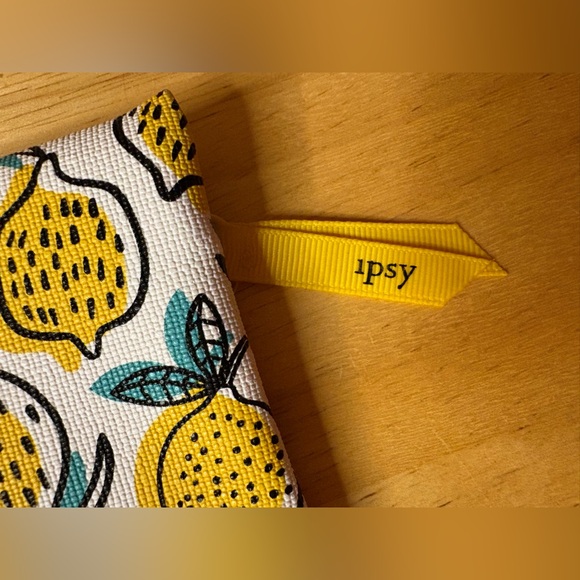IPSY Lemon Makeup Bag + Skincare Beauty Bundle - Picture 4 of 10
